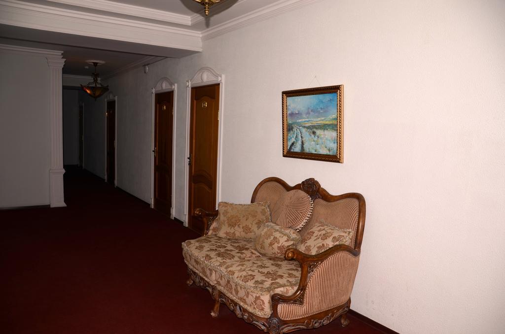 Saryarka Hotel Astana Luaran gambar